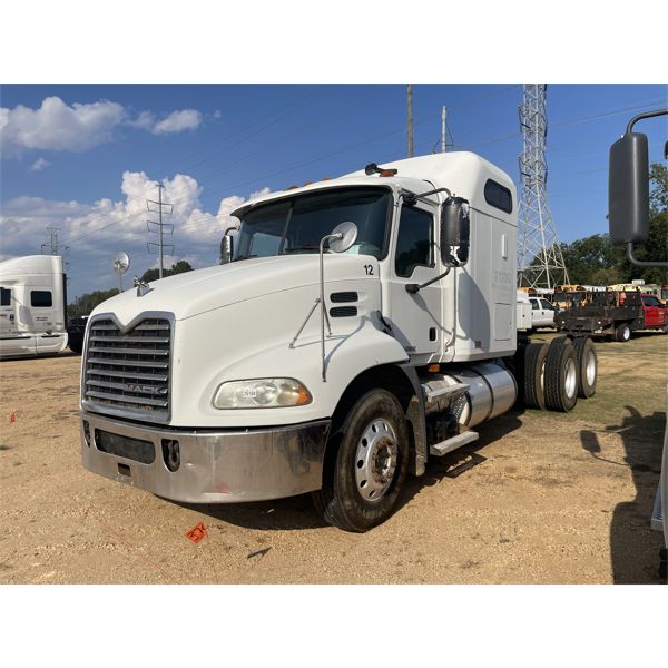 2008 MACK CXU613 Sleeper Truck