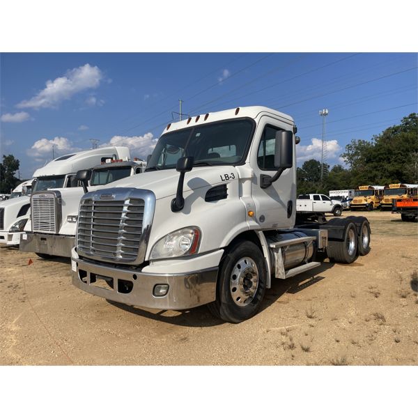 2013 FREIGHTLINER CASCADIA Day Cab Truck