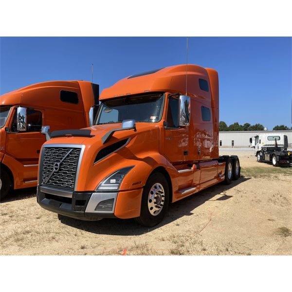 2020 VOLVO VNL 760 Sleeper Truck