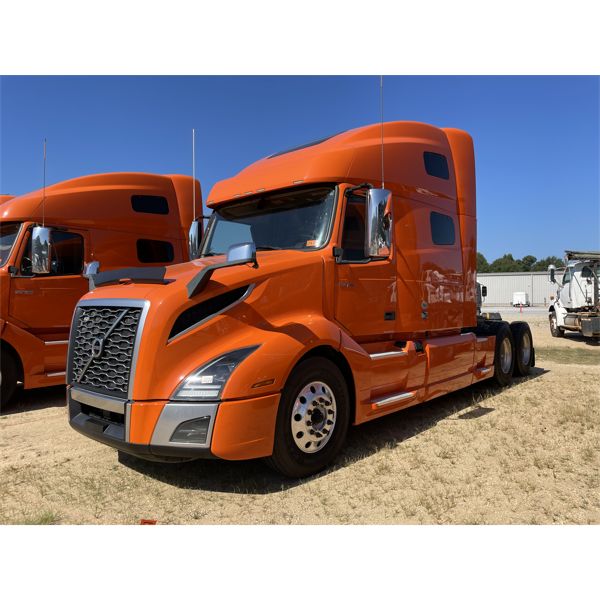 2020 VOLVO VNL 760 Sleeper Truck