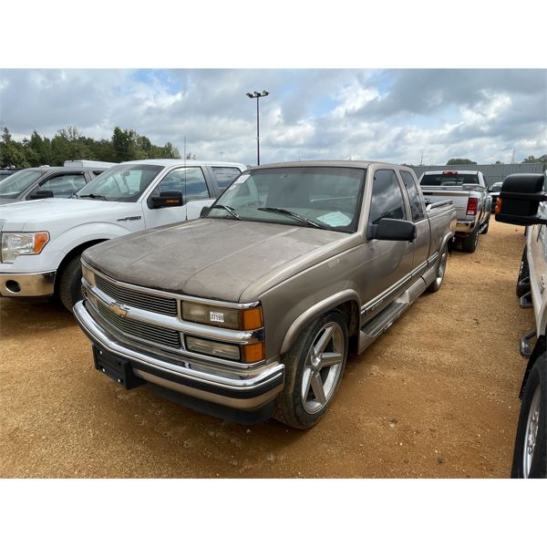 1997 CHEVROLET SILVERADO Pickup Truck