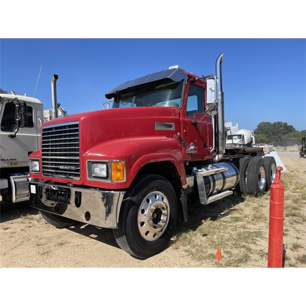 2012 MACK CHU613 Day Cab Truck