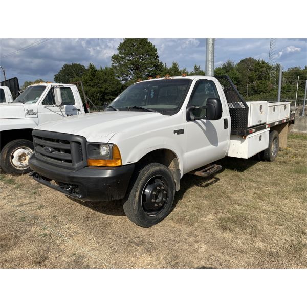 1999 FORD F550 Flatbed Truck