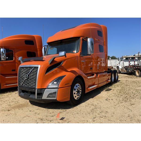 2020 VOLVO VNL 760 Sleeper Truck