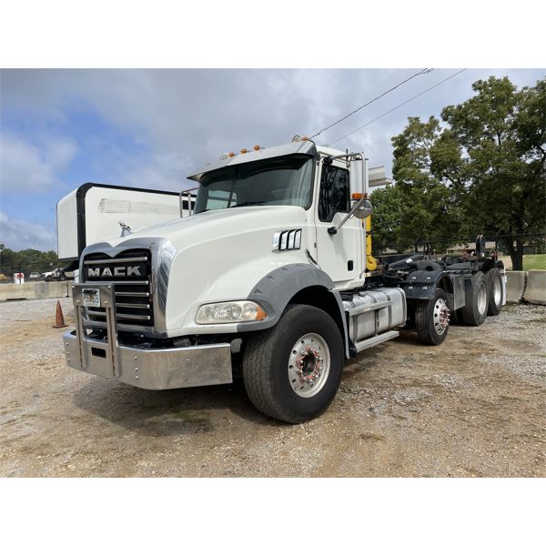 2019 MACK GR64B Roll Off Truck