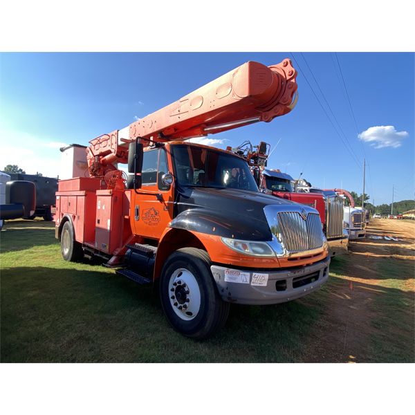 2005 INTERNATIONAL 4400 Bucket Truck