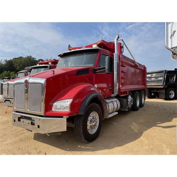 2017 KENWORTH T880 Dump Truck