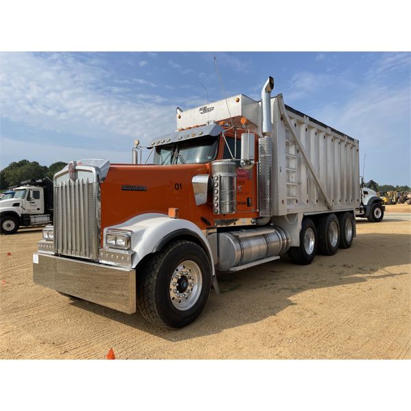 2013 KENWORTH W900 Dump Truck