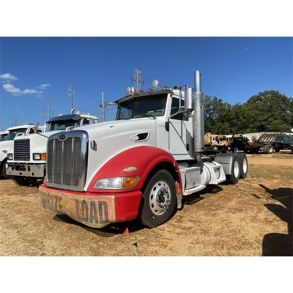 2009 PETERBILT 386 Day Cab Truck