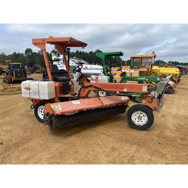 2016 LAYMOR SM300 Broom