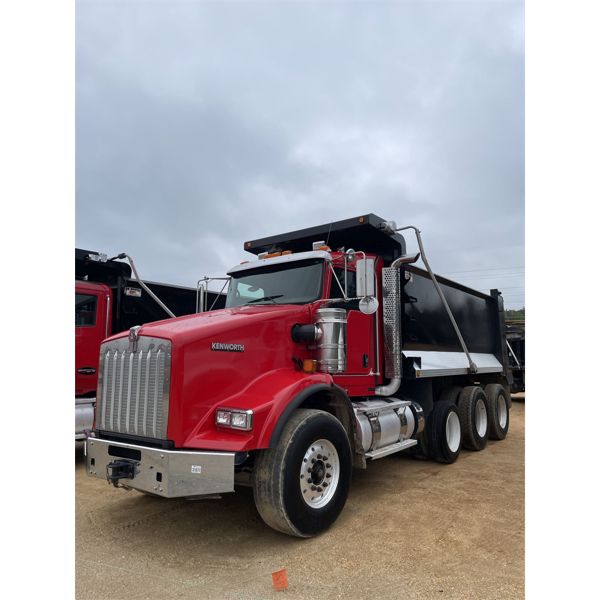2016 KENWORTH T800 Dump Truck