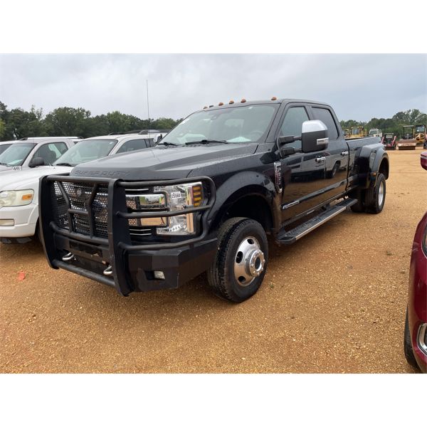 2018 FORD F350 LARIAT FX4 Pickup Truck