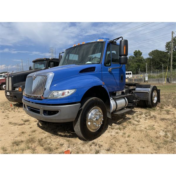 2006 INTERNATIONAL 4400 Day Cab Truck