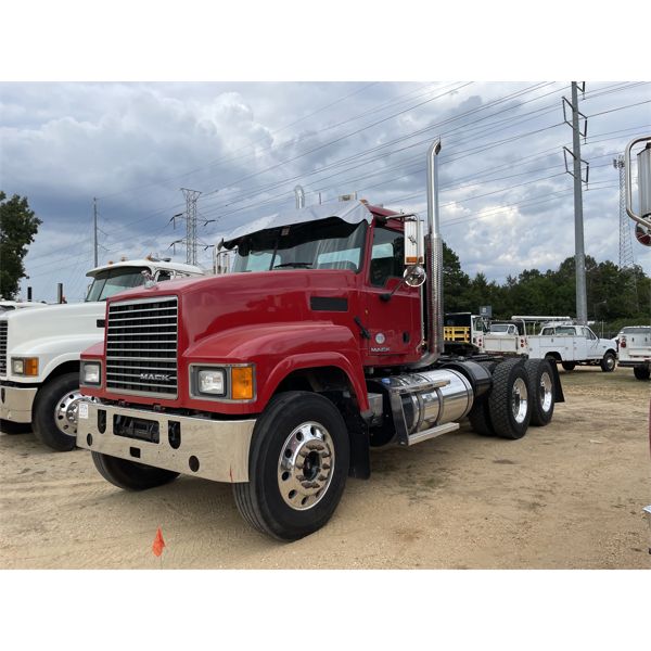 2012 MACK CHU613 Day Cab Truck