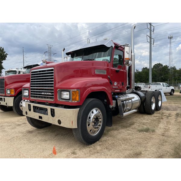 2011 MACK CHU613 Day Cab Truck