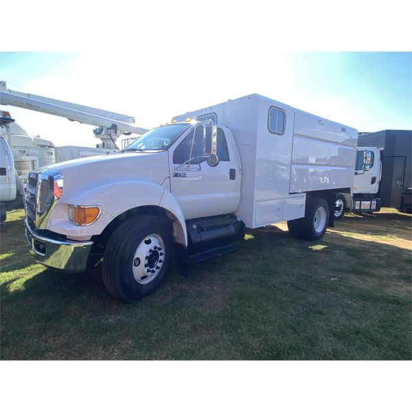 2011 FORD F750 XL Chipper Truck