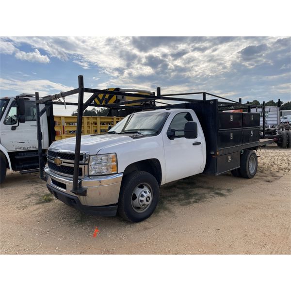 2013 CHEVROLET 3500 Flatbed Truck
