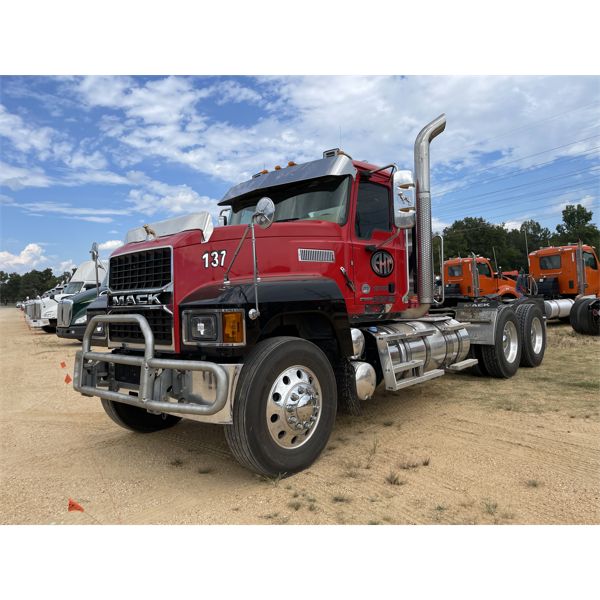 2019 MACK PI64T Day Cab Truck