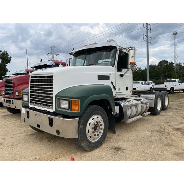 2014 MACK CHU613 Day Cab Truck