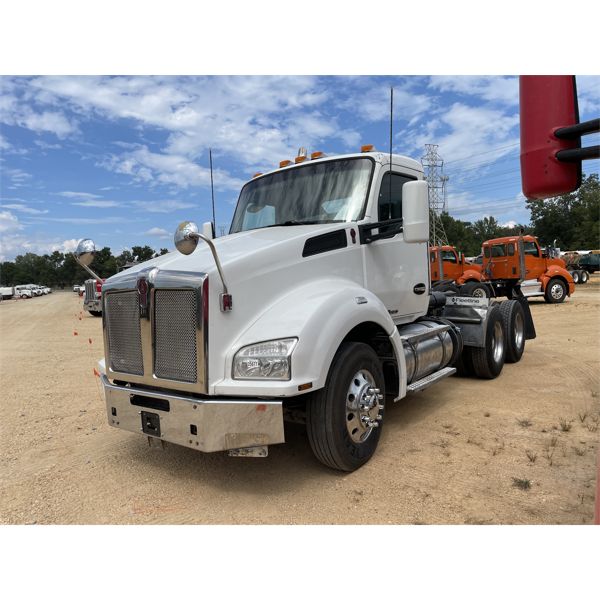 2019 KENWORTH T880 Day Cab Truck