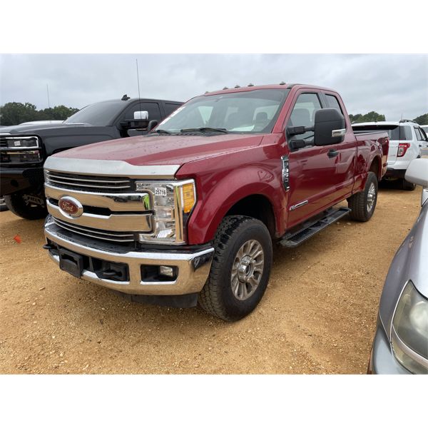 2022 FORD F350 XLT Pickup Truck