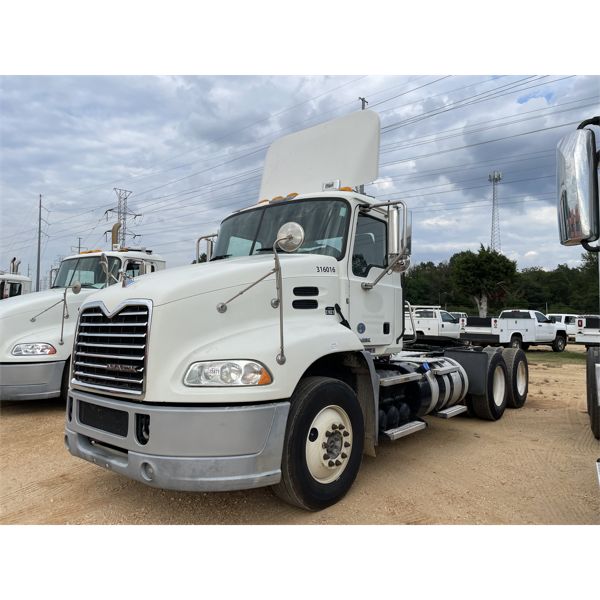 2016 MACK CXU613 Day Cab Truck