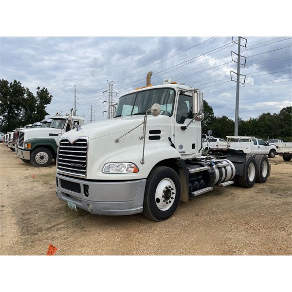 2016 MACK CXU613 Day Cab Truck