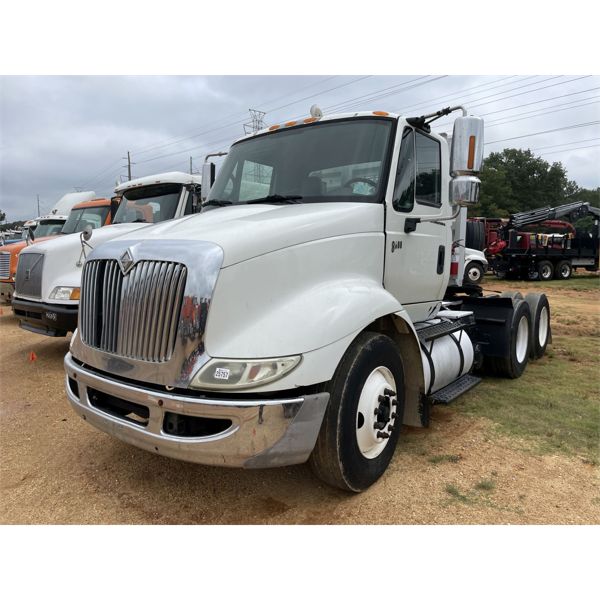 2007 INTERNATIONAL 8600 Day Cab Truck