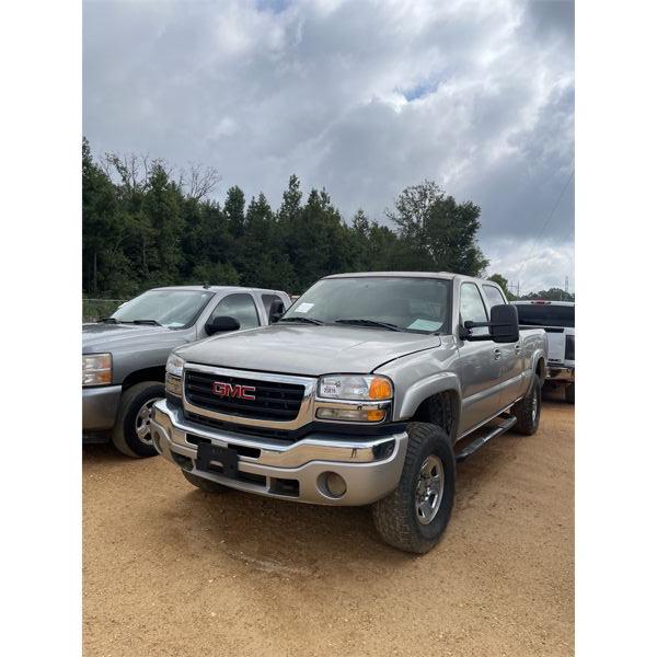2004 GMC SIERRA SLE Pickup Truck