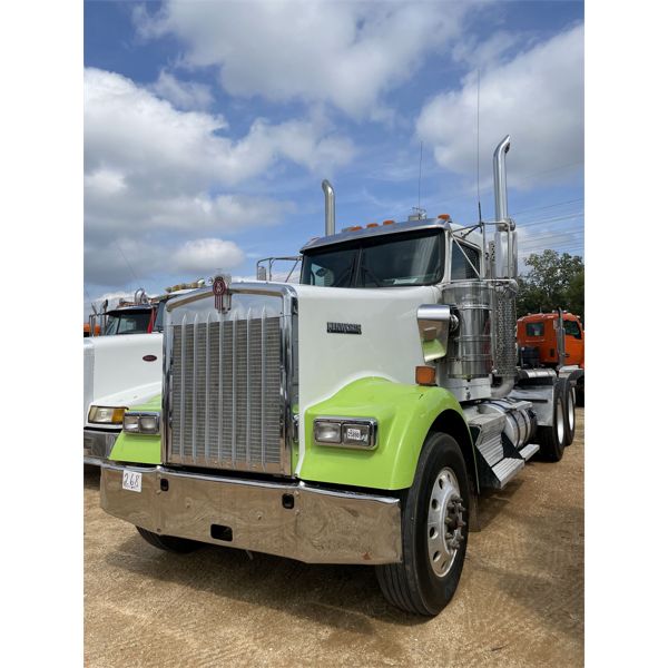 2019 KENWORTH W900 Day Cab Truck
