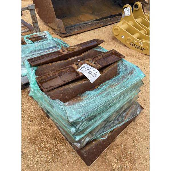 CAT D6N PYRAMID TRACK PAD SET