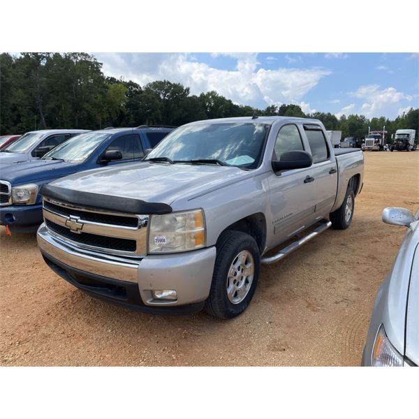 2007 CHEVROLET SILVERADO LT Pickup Truck