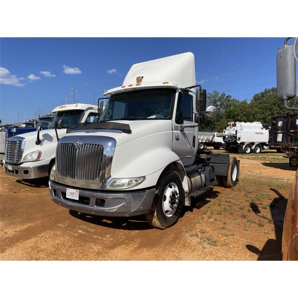 2006 INTERNATIONAL 8600 Day Cab Truck