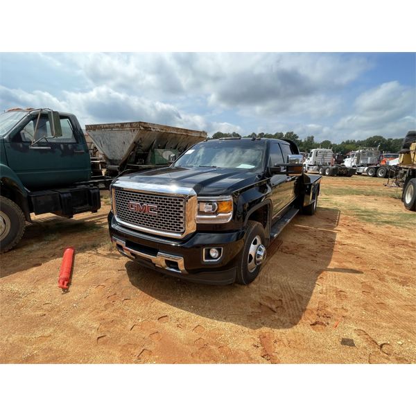 2015 GMC SIERRA DENALI HD Flatbed Truck