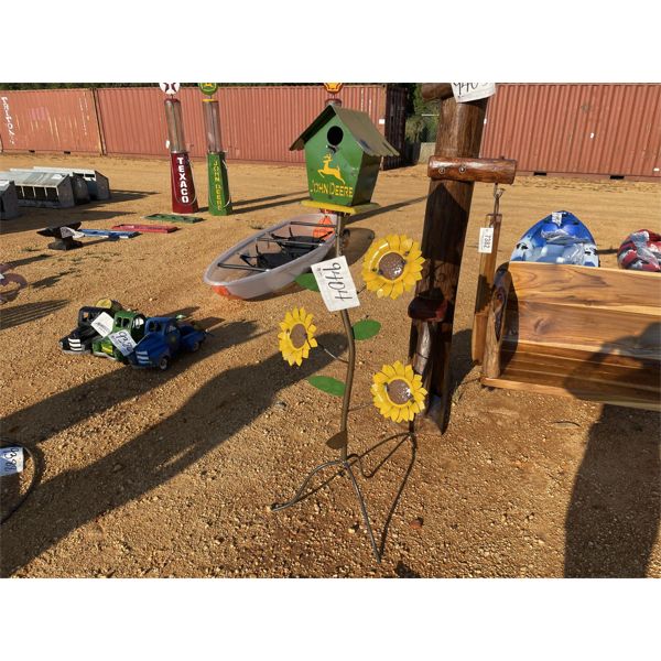 JOHN DEERE SUNFLOWER BIRD HOUSE