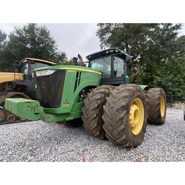 2013 JOHN DEERE 9560R Scraper Tractor