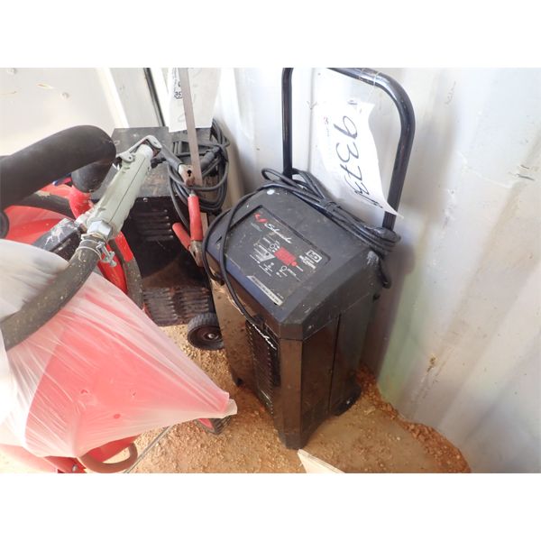 SCHUMACHER 12 VOLT BATTERY CHARGER/ STARTER