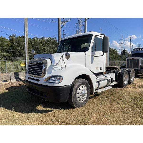 2007 FREIGHTLINER COLUMBIA Day Cab Truck