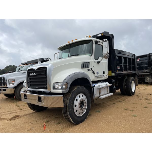 2017 MACK GU432 Dump Truck