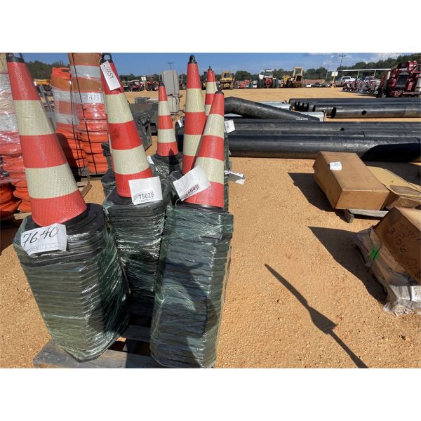 (25) TRAFFIC CONES