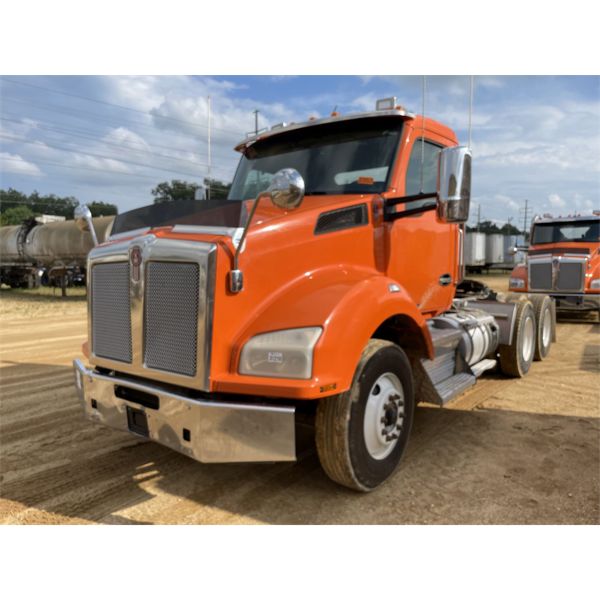 2020 KENWORTH T880 Day Cab Truck