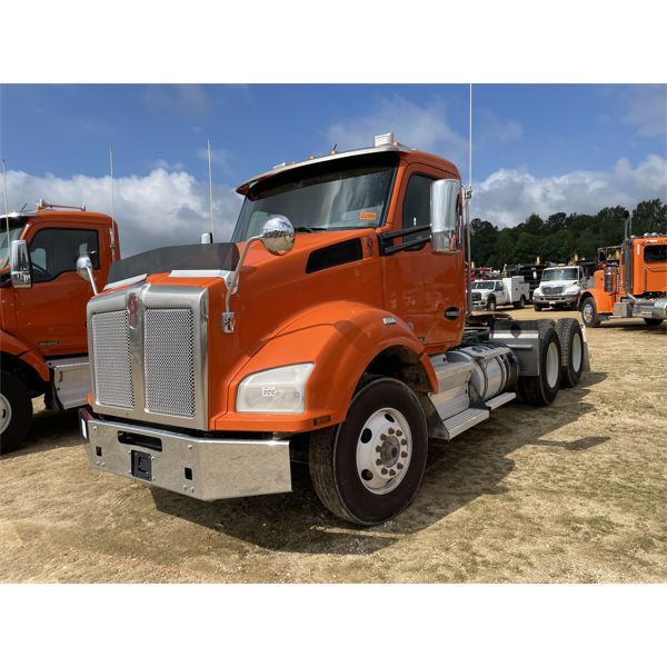 2020 KENWORTH T880 Day Cab Truck