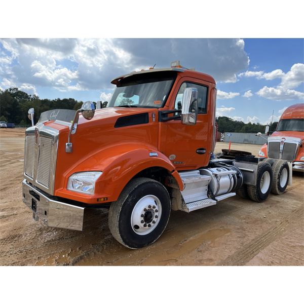 2019 KENWORTH T880 Day Cab Truck