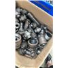 Image 8 : 2 BOXES OF THREADED PIPE CONNECTORS AND BOLT PLUGS