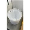 Image 3 : 800 NEW MINI PLANT POTS AND 15 ORCHID PLANTERS
