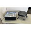 Image 1 : SUV COVER  530CMX175CMX150CM AND ROLLING STOOL