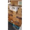 Image 2 : LOT OF 200 NEW HINGED PLASTIC CASES WITH DISPOSABLE SPOONS AND KNIVES