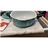 Image 8 : NEW PRESSURE COOKER WITH 2 STEAM POTS AND BOX OF SMALL STANDS