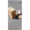 Image 1 : LOT OF 500 NEW HINGED FOAM CASES WITH DISPOSABLE SPOONS AND KNIVES