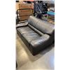 Image 2 : BLACK LEATHER LOVE SEAT